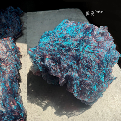 蓝色水光立体褶皱肌理欧根纱面料