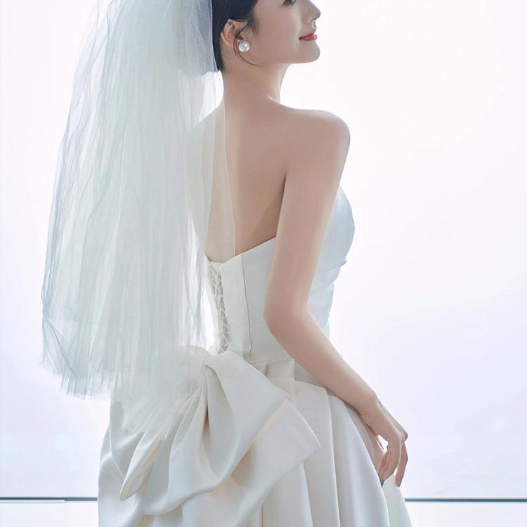 法式缎面轻婚纱2024新款新娘简约抹胸出门纱小拖尾白色迎宾礼服裙
