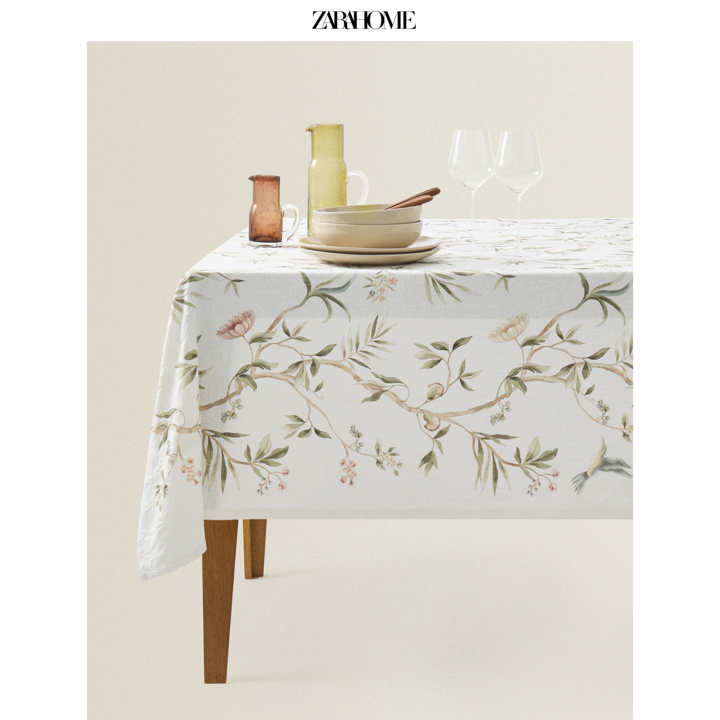 Zara Home 古典花卉印花同色系提花细节棉质茶几桌布 422300