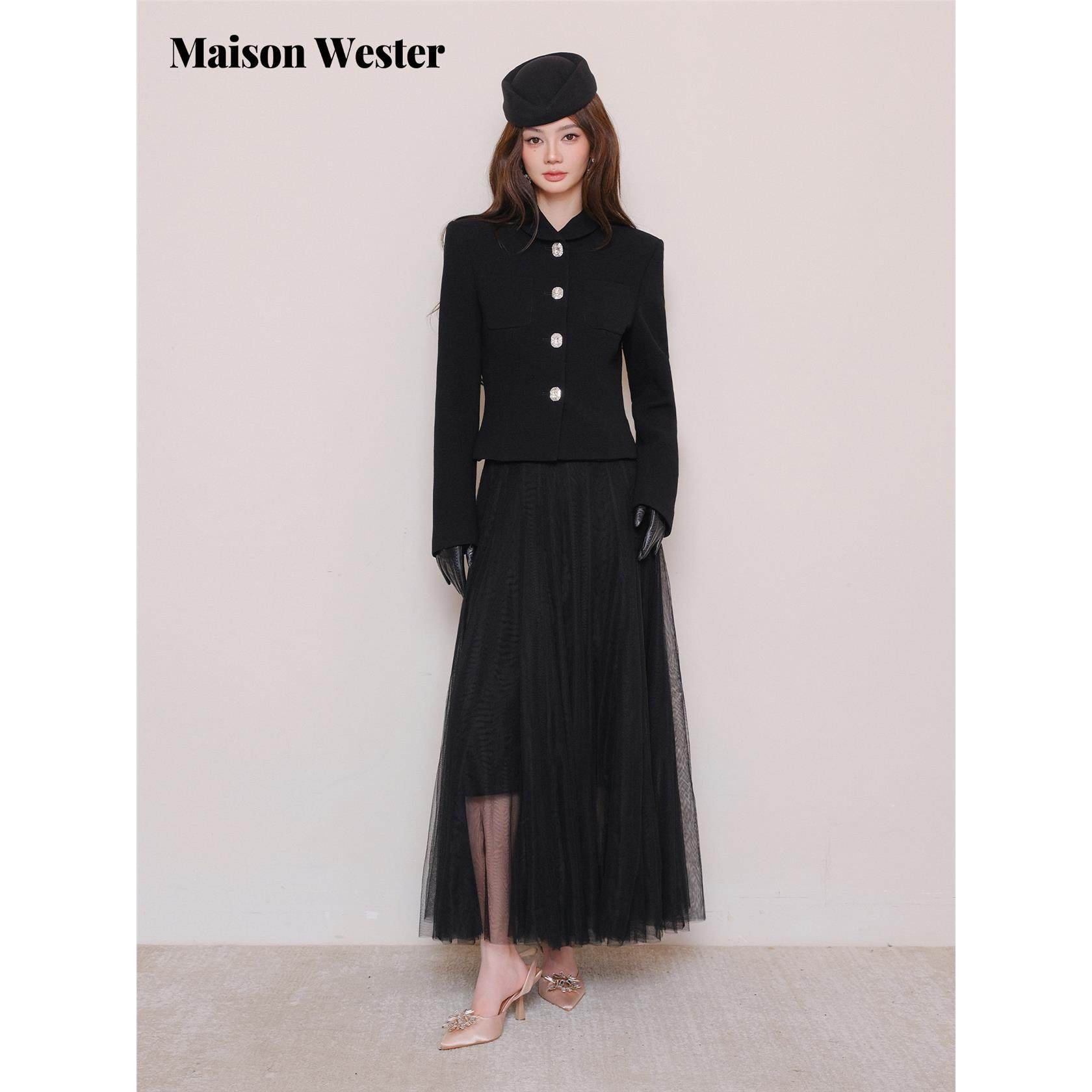 Maison Wester2025冬季新品干练精致黑色娃娃领水钻扣短外套,女装/女士精品,短外套,淘宝优惠券,粉丝福利购,淘宝优惠卷