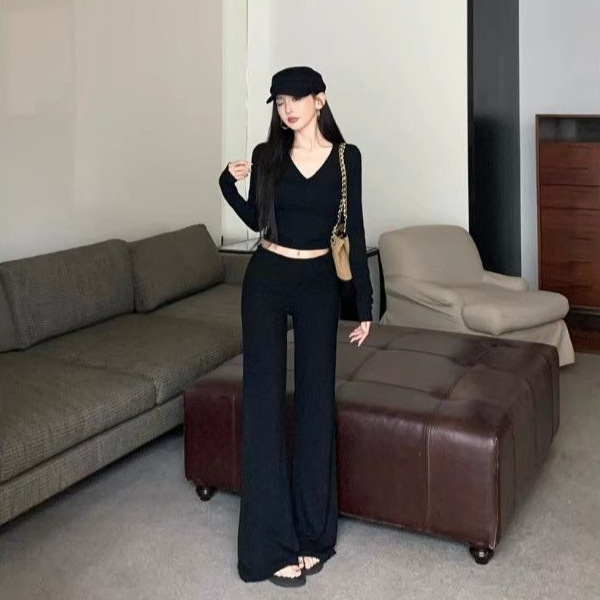 修身灰色辣妹v领长袖打底衫T恤女秋季休闲套装高腰微喇叭裤