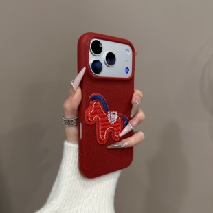 编织刺绣新年红色小马ins15适用17pro苹果17ProMax手机壳iPhone14全包新款16Promax保护套13软荔枝纹12创意11