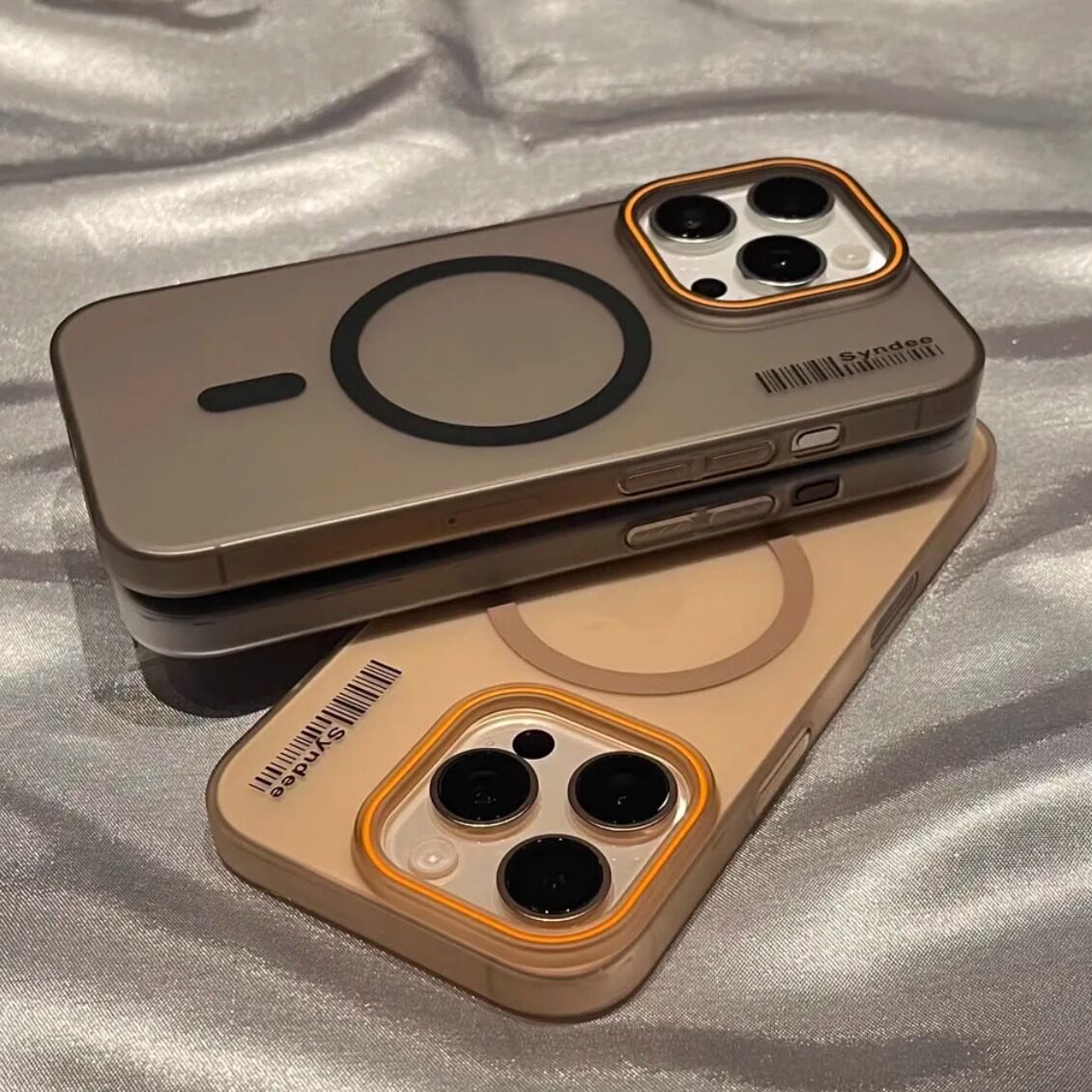 适用苹果16promax手机壳磨砂磁吸