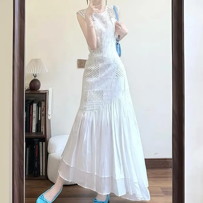 法式温柔风镂空无袖背心连衣裙女2025夏季新款高级感收腰大摆长裙