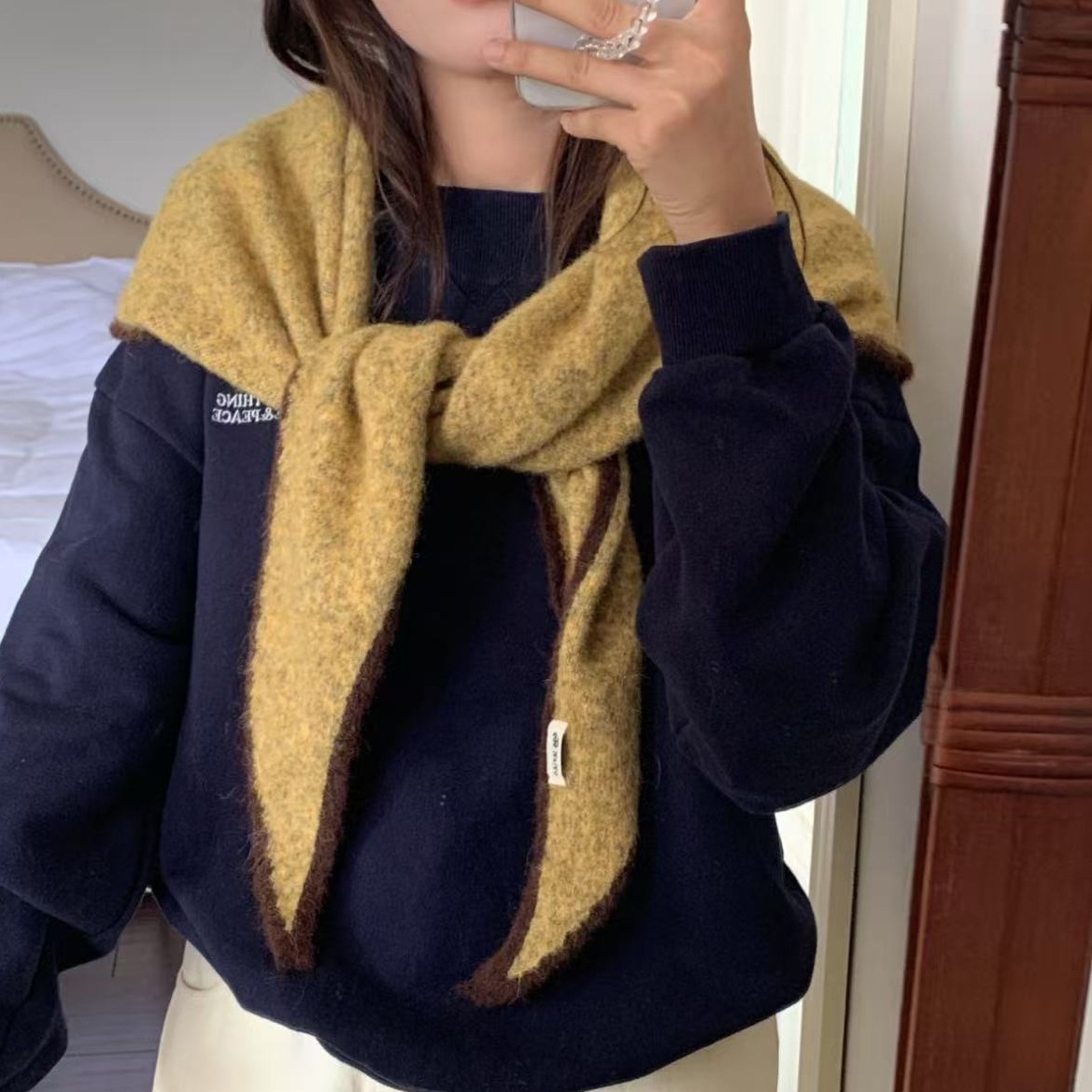 韩国定制款小众色黄咖撞色三角巾2025秋冬时髦软糯手感保暖围巾女