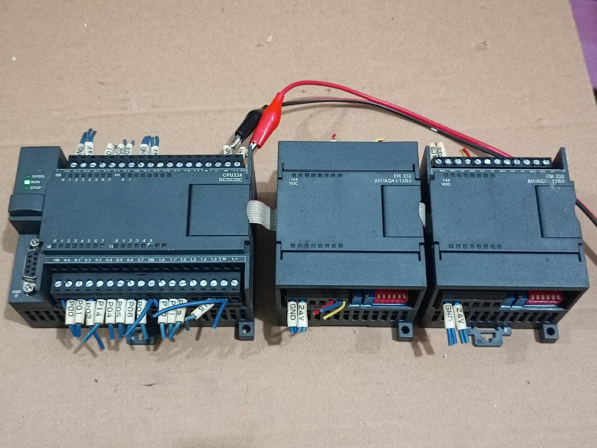 PLC带两个扩展，图片实拍，不知道什么牌子，售出不退不换