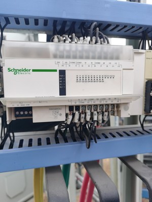 施耐德PLCTM218LDA24DRN