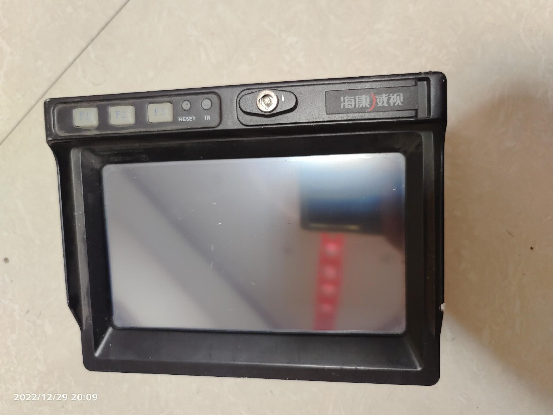 海康威视7寸智能公交信息屏DS-1313HM，标签写着拨号模