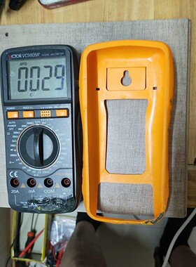 出闲置胜利VⅠCTOR VC9805A+一只。功能正常。可测