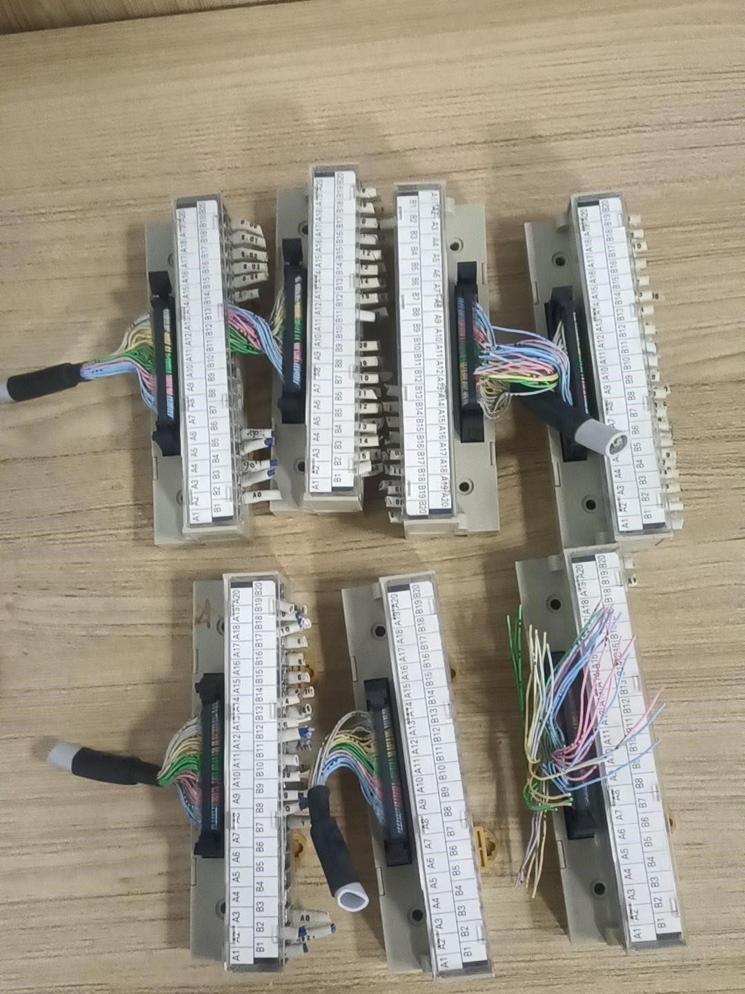 欧姆龙plc端子台连接器，XW2D-40G6，