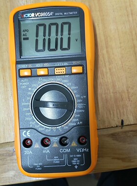 出胜利VⅠCTOR  VC9805A+一只。功能正常，很新。