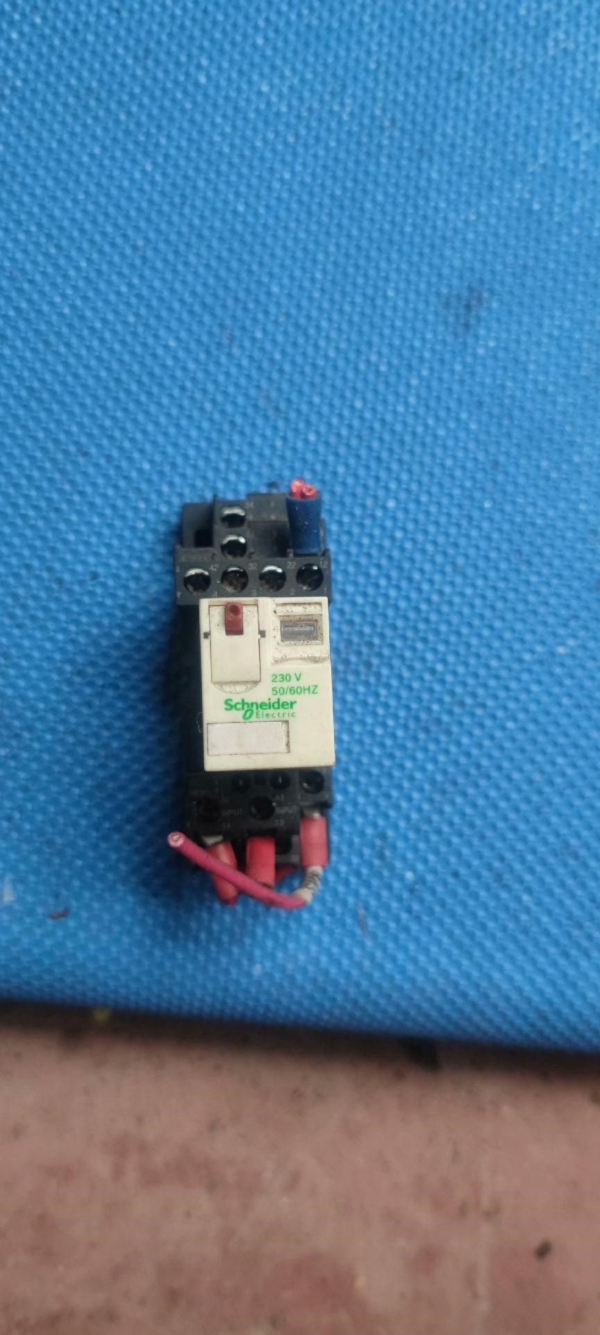 德施耐德中间继电器底座导轨安装RXZE2M114   +施耐