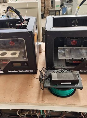 两台进口3D打印机，makerbot replicator