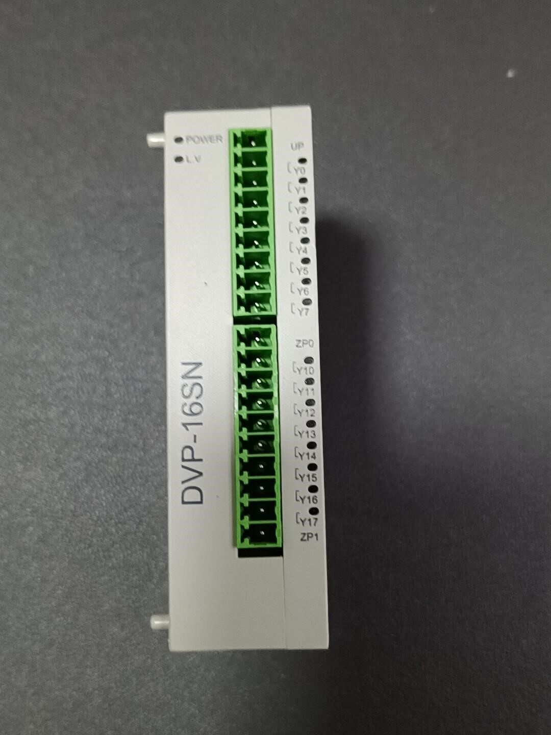 台达DVP16SN11T，成色如图可冲新，功能正常，只有1个