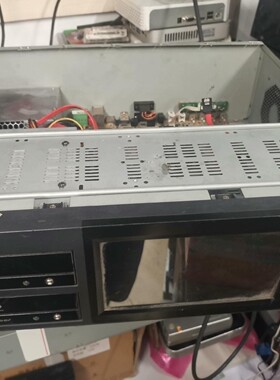 海康威视DS-8104SHFHL-ST 硬盘录像机，带屏幕，