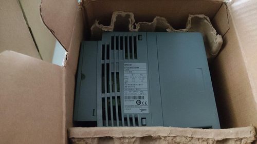 全新原装施耐德变频器ATV310HU15N4A实物图现货询价