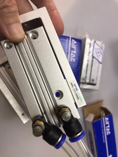 HLH10X50S亚德客,侧滑台气缸。百分百原装正品。HLH