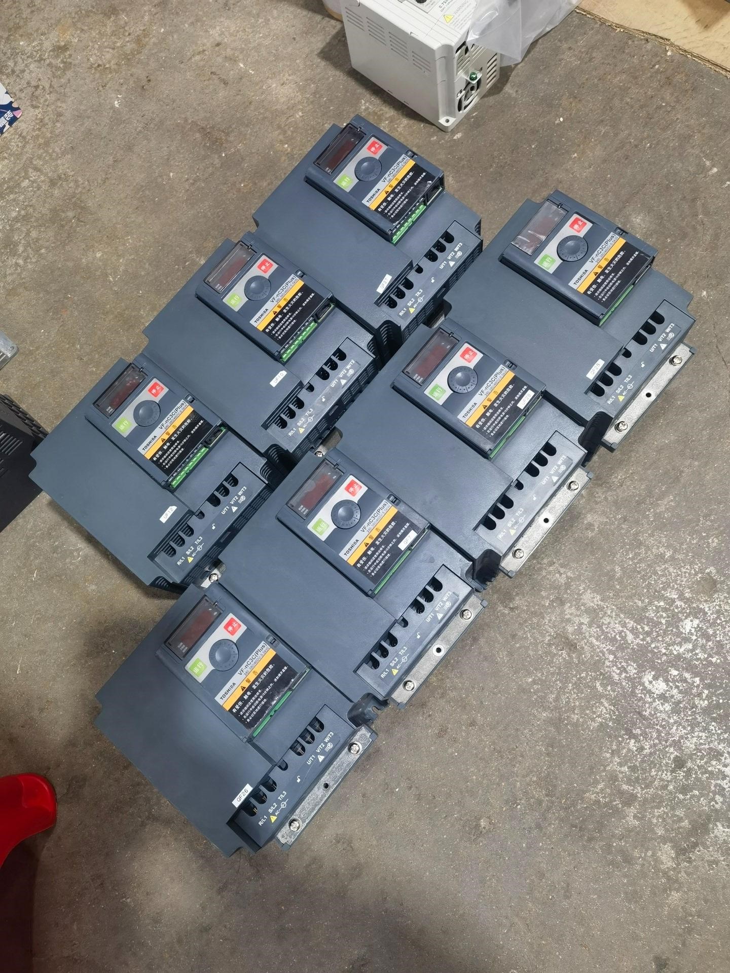 东芝VF-nC3C变频器5.5KW，拆机成色如图实物拍摄功能