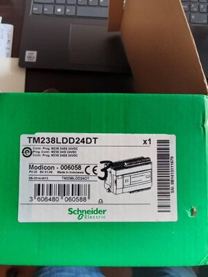 施耐德TM238LDD24DT，全新现货，有需要联系