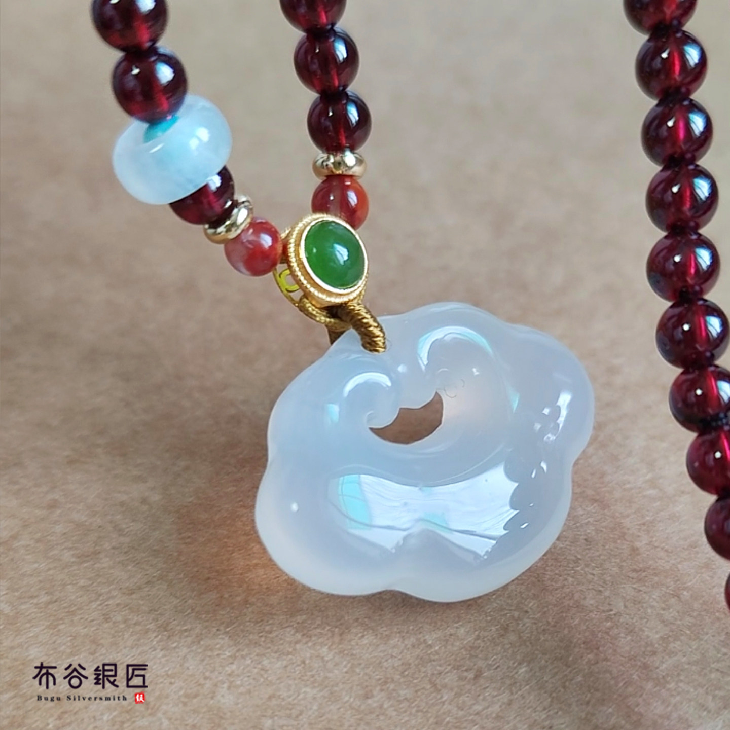 天然白玉髓如意吊坠石榴石项链女