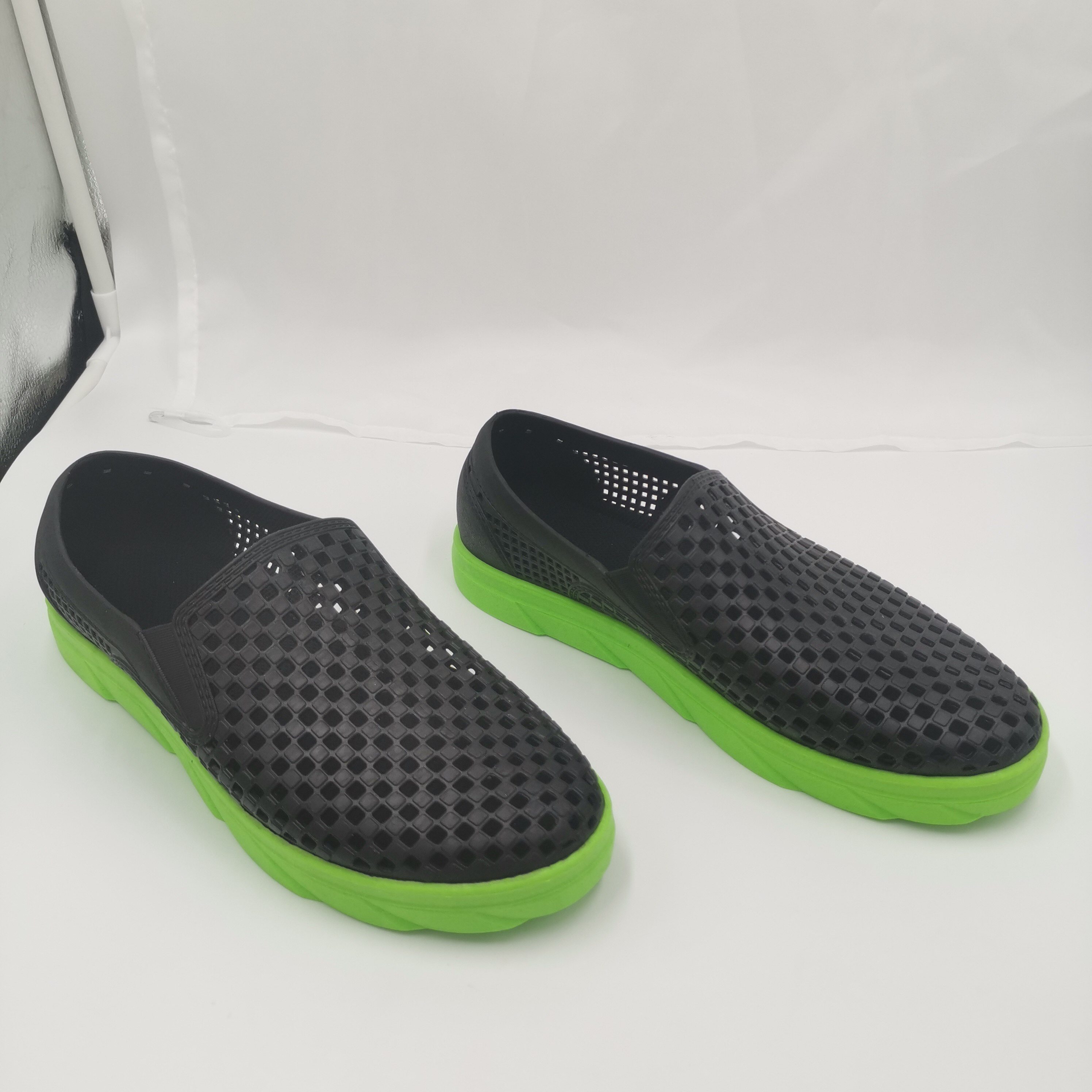 越南进口凉鞋休闲鞋男士包头夏季户外双色镂空网状鞋男鞋温突洞洞