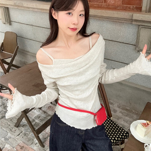 纯欲拼接假两件喇叭袖长袖T恤女秋修身显瘦甜辣妹一字肩露肩上衣