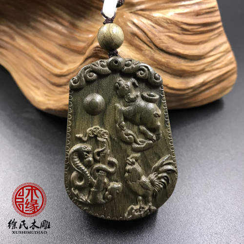 绿色巳酉丑挂件吊坠金丝楠木