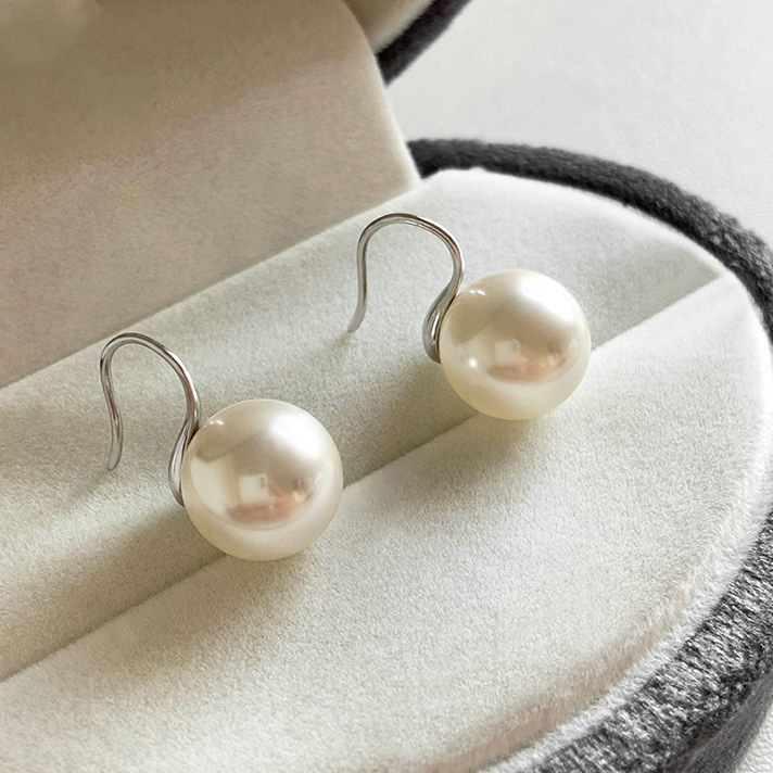 12-13mm白色珍珠高跟鞋款珍珠贝珠耳钩耳饰（银色钩）ESB401