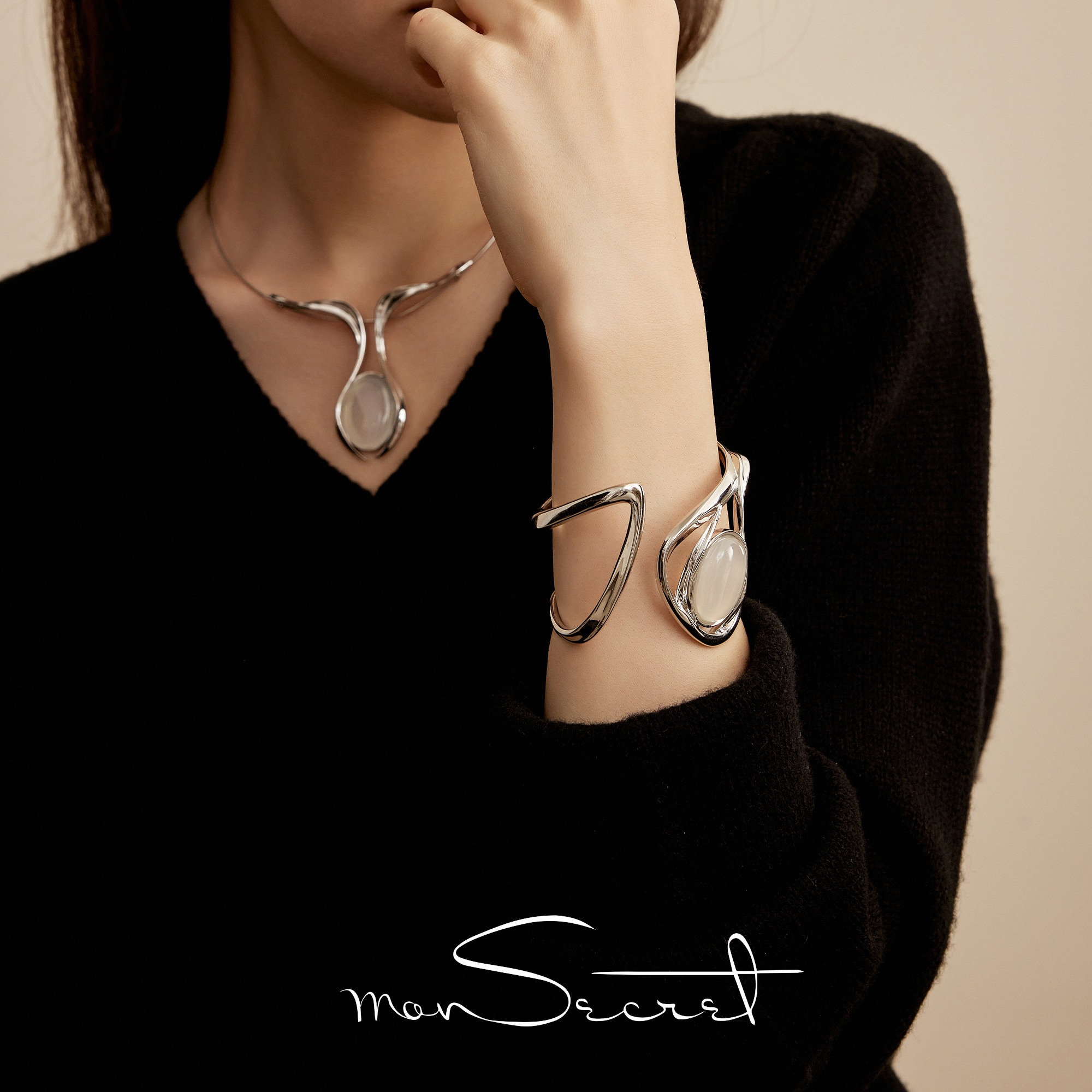 MONSECRET铜镀白金玉髓流墨手镯