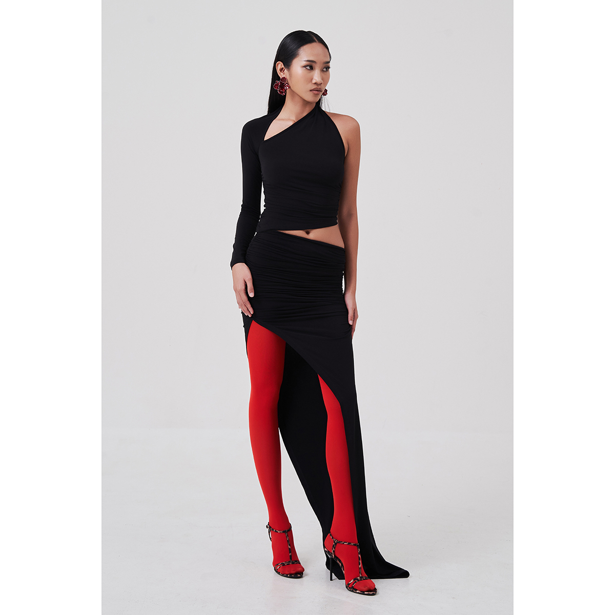 黑色设计感半身裙不规则修身裙子