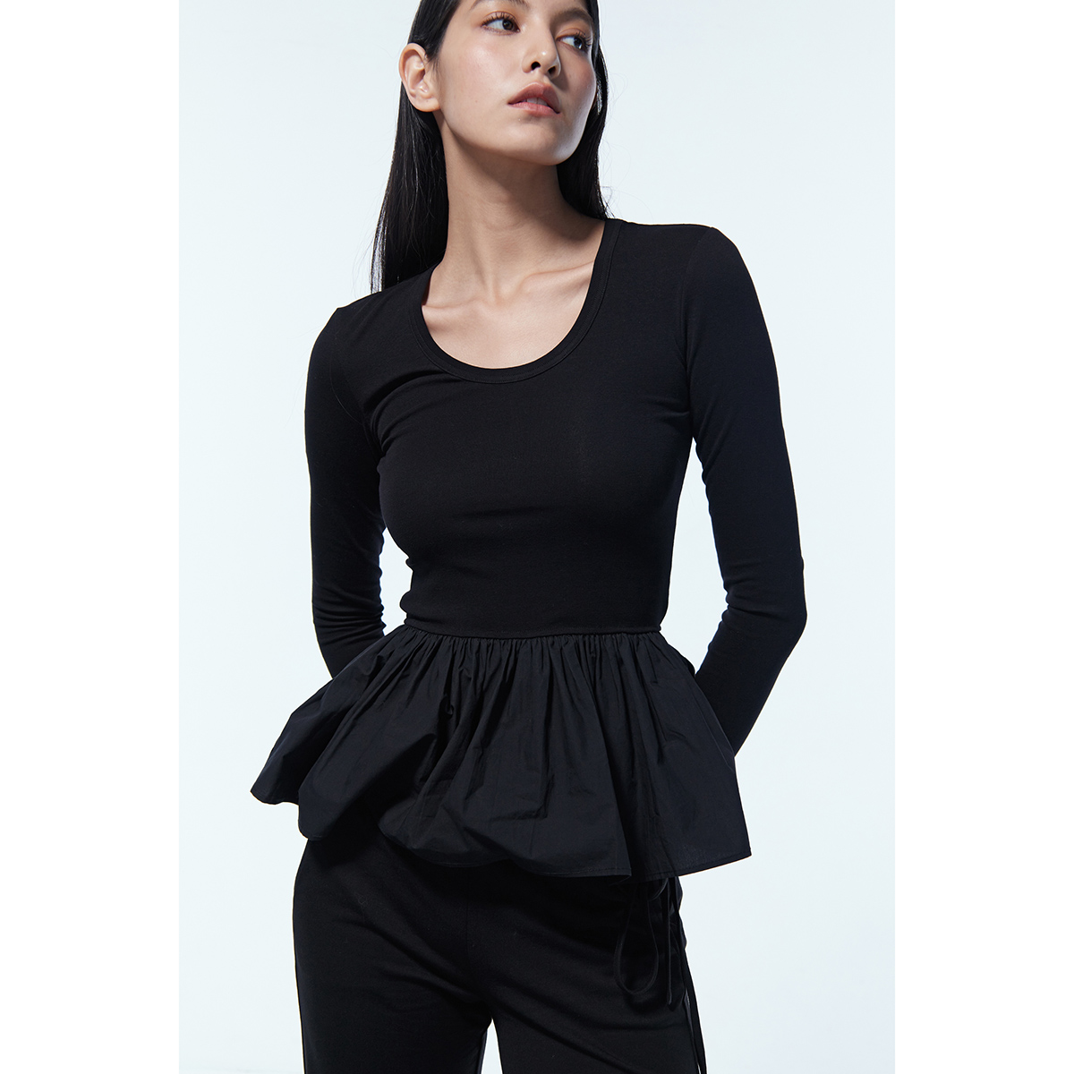 U领设计百褶设计修身小衫上衣