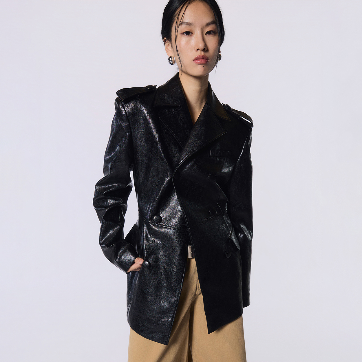 黑色阔肩沙漏型皮质外套休闲皮衣