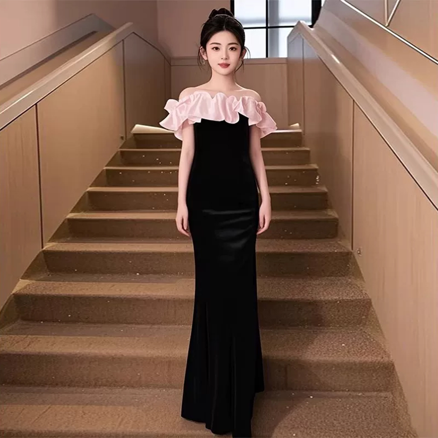 小众粉色一字肩黑色包臀鱼尾礼裙