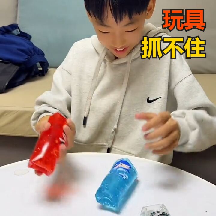 搞笑视频整蛊蛇玩具义乌网红抓不住水袋水抖音同款沙雕发泄神器无