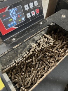 生物质颗粒锅炉燃料环保清洁不结焦热量高不结焦灰分低