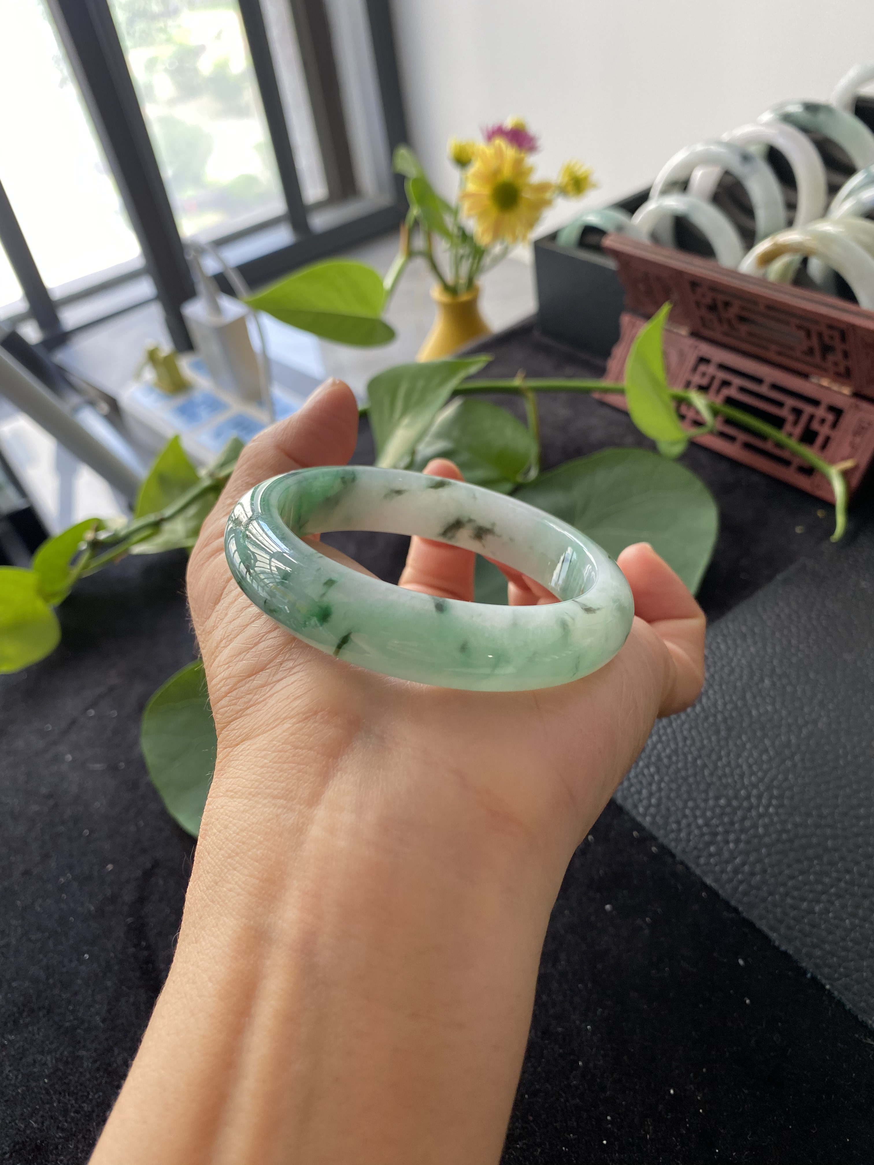 天然翡翠缅甸天然A货翡翠手镯冰种飘花阳绿玉镯子53.3MM圈口女款