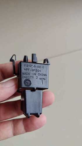 适用特斯拉model 3前行李箱限位支架 前备箱箱后大卡扣原厂