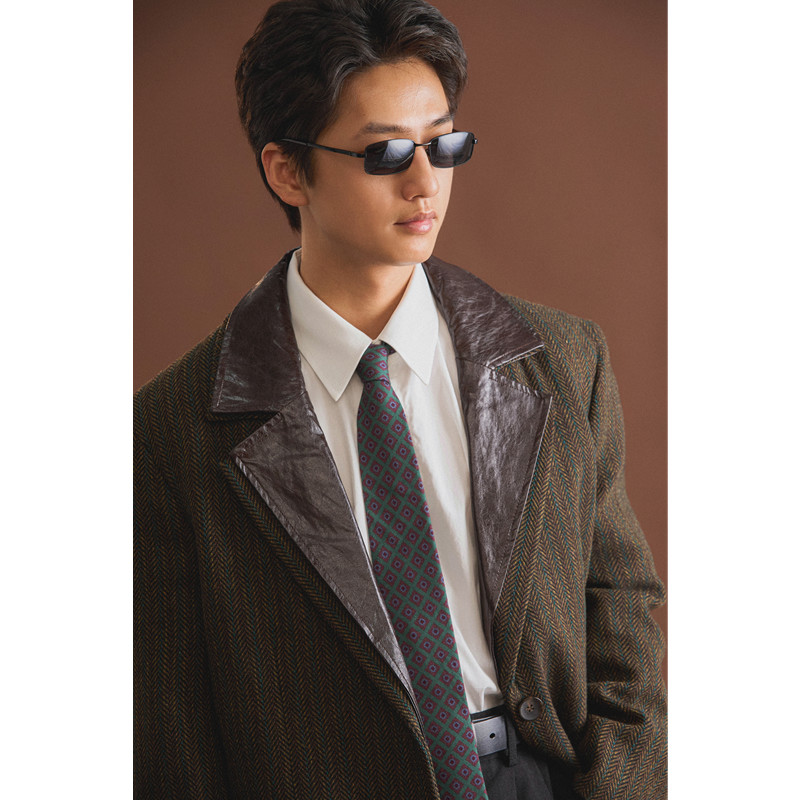 何记港风复古宽肩廓版西服