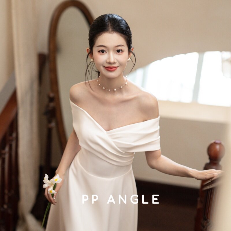 订婚小礼服裙气质缎面领证登记小白裙一字肩主持人成人礼连衣裙女
