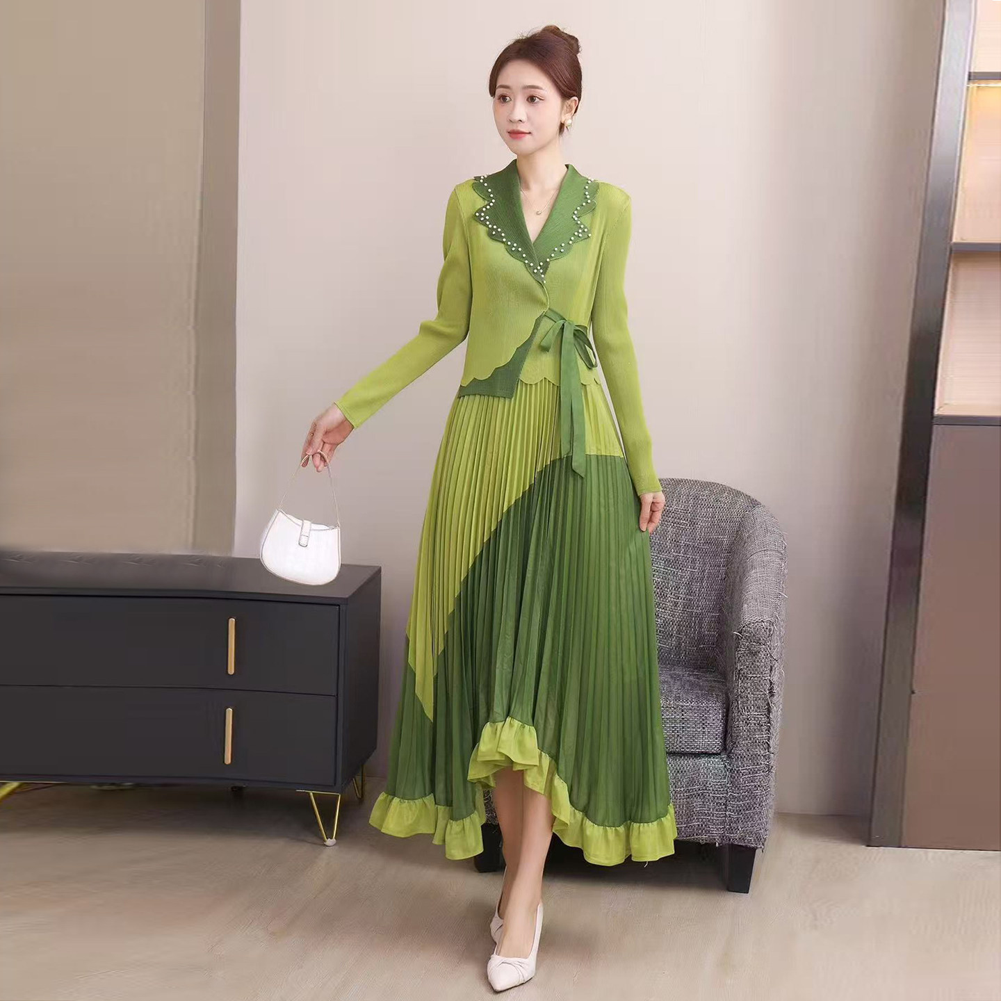 拼色荷叶边显瘦百褶长裙法式高级感西装领印花假两件褶皱连衣裙女