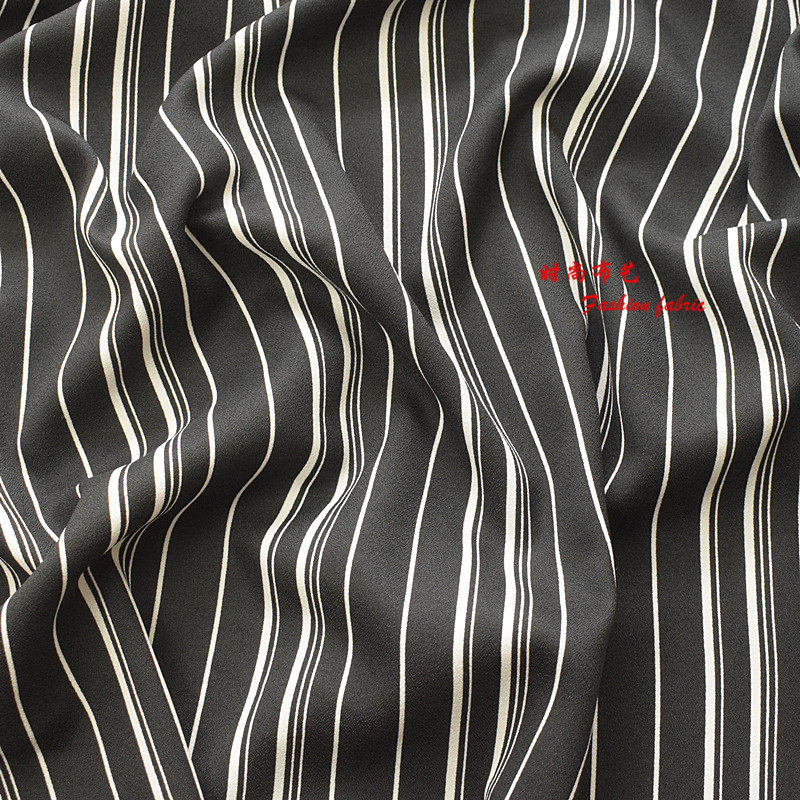 时尚布艺 特厚乱麻雪纺布料 春夏季印花面料 黑白不规则条纹 不透