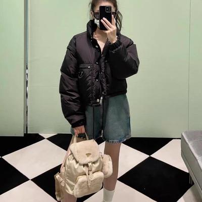 2025新款三角金属加厚连帽立领短款面包羽绒服可拆卸袖子马甲外套