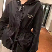 2026新款 大口袋抽绳收腰连帽冲锋衣夹克风衣外套女 三角金属中长款