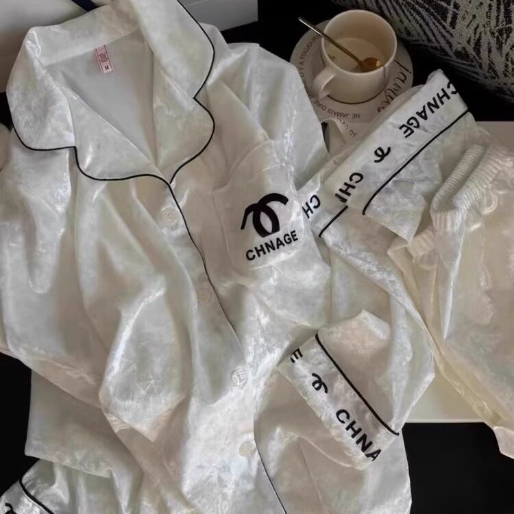 金丝绒睡衣女白色字母家居服套装图片