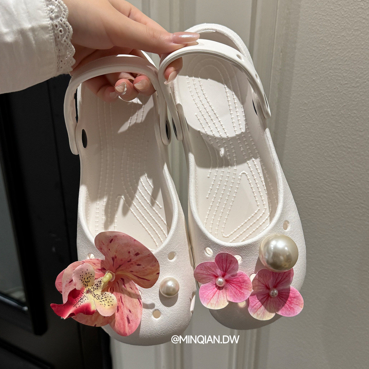 休闲芭蕾风洞洞鞋女夏季新款软底凉拖鞋防滑透气平底海边度假凉鞋