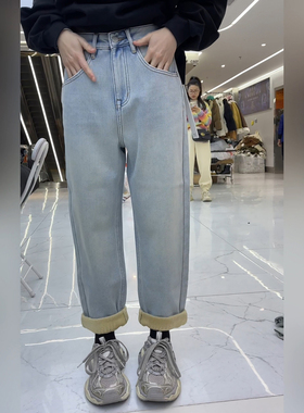 花匣子牛仔裤女85916冬款加绒加绒复古高腰宽松显瘦浅蓝色萝卜裤