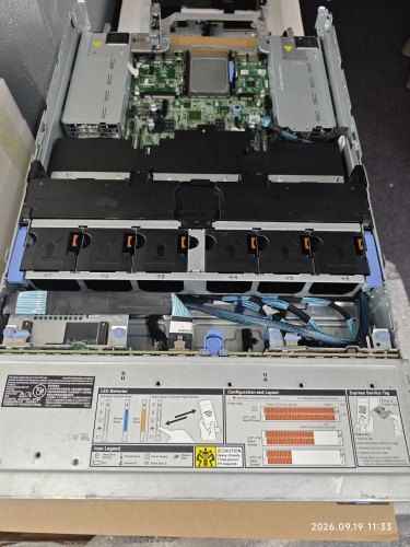 R7525 8x NVMe + 16x SAS/SATA,745 阵列卡 2x 2400W X710 网卡