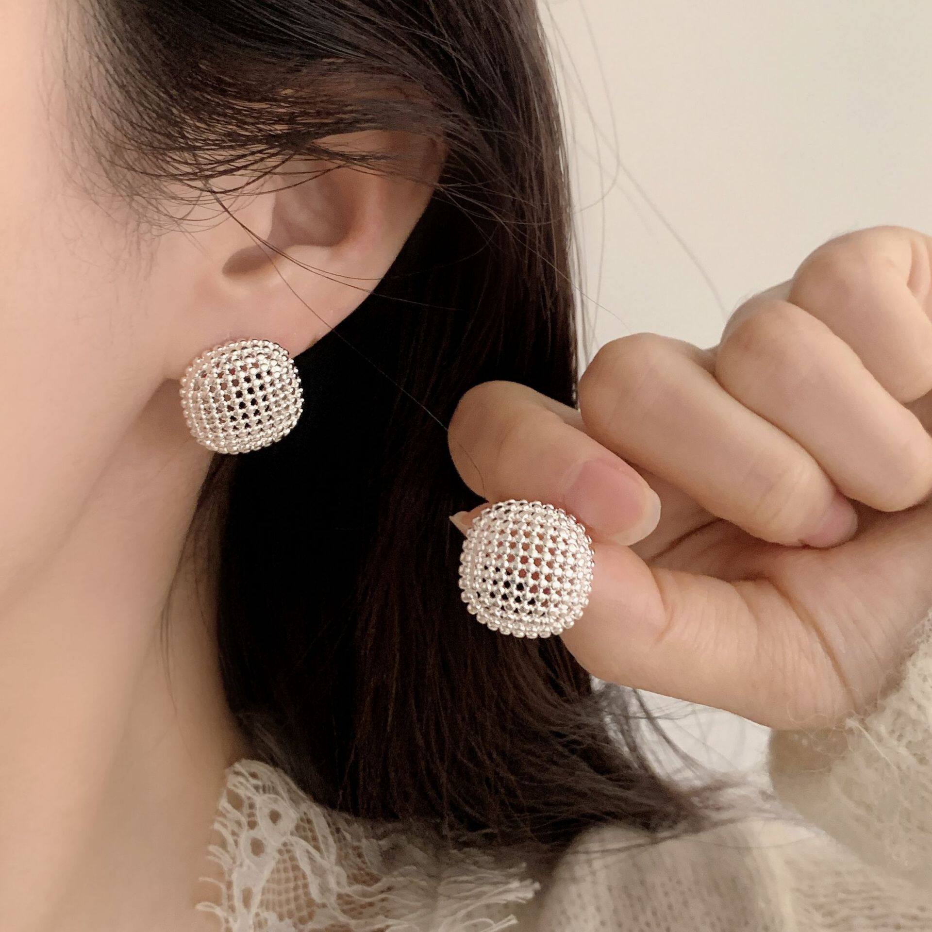 甜美小香风纽扣耳钉女简约时尚气质轻奢优雅耳环ins风小众耳饰潮