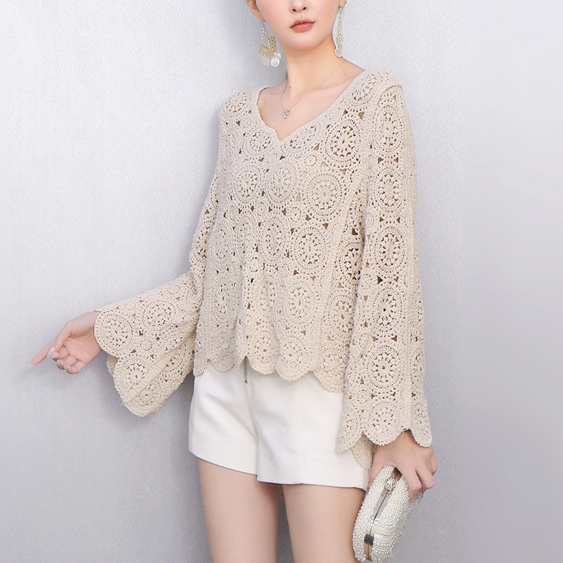 2025秋季重工镂空钩花蕾丝衫女时尚法式漂亮小衫v领喇叭袖针织衬,女装/女士精品,毛针织衫,淘宝优惠券,粉丝福利购,淘宝优惠卷