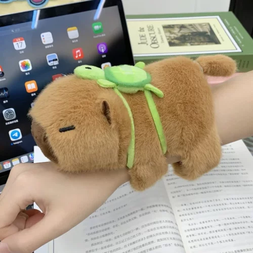 可摇尾巴卡皮巴拉啪啪圈水豚手环